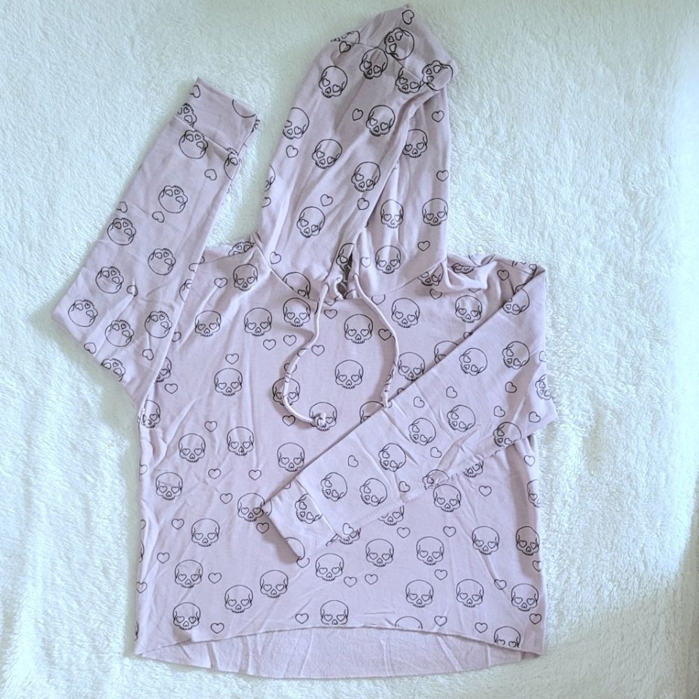 Chaser Skull💀‎ and Hearts💕 Hoodie - NWT